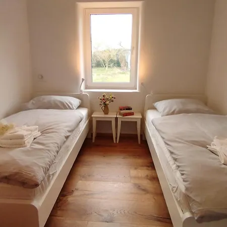 2 Im Doppelpack Für Naturliebhaber, Strandnah, Ruhig, Mit Großen Gärten * Klein Stromkendorf