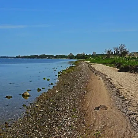 Prázdninový dům 2 Ferienhaeuser Im Doppelpack Fuer Naturliebhaber, Strandnah, Ruhig, Mit Grossen Gaerten Klein Stromkendorf