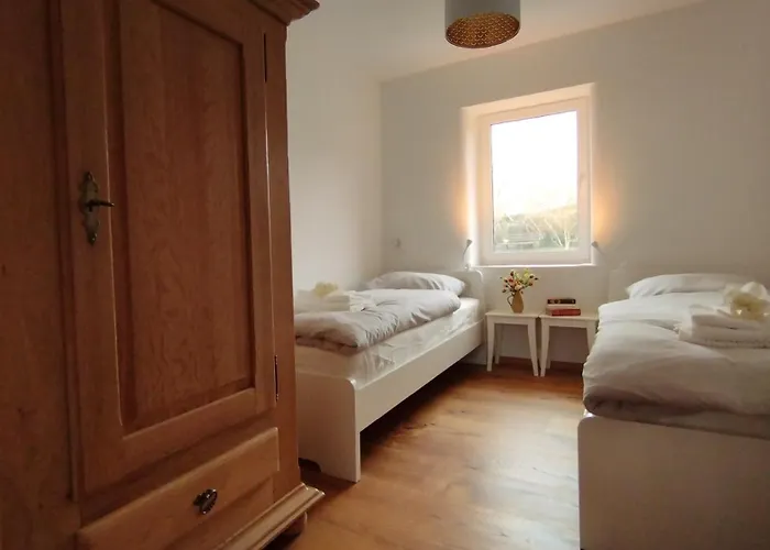 2 Ferienhaeuser Im Doppelpack Fuer Naturliebhaber, Strandnah, Ruhig, Mit Grossen Gaerten * Klein Strömkendorf