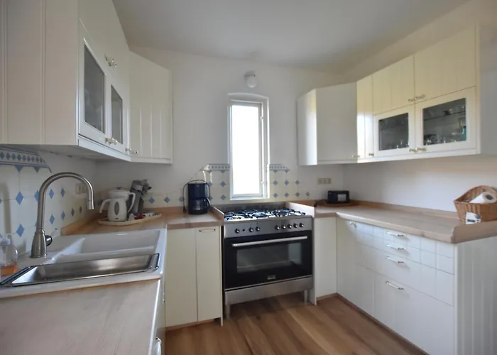 2 Ferienhaeuser Im Doppelpack Fuer Naturliebhaber, Strandnah, Ruhig, Mit Grossen Gaerten Klein Strömkendorf