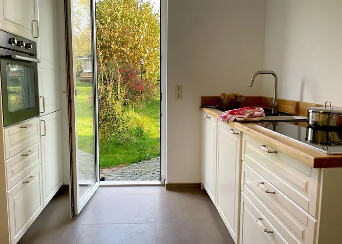 2 Ferienhaeuser Im Doppelpack Fuer Naturliebhaber, Strandnah, Ruhig, Mit Grossen Gaerten Klein Strömkendorf